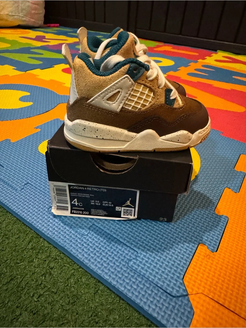 Jordan Kids Retro Sneakers in Brown, Tan and Teal Excellent Condition Size 4C